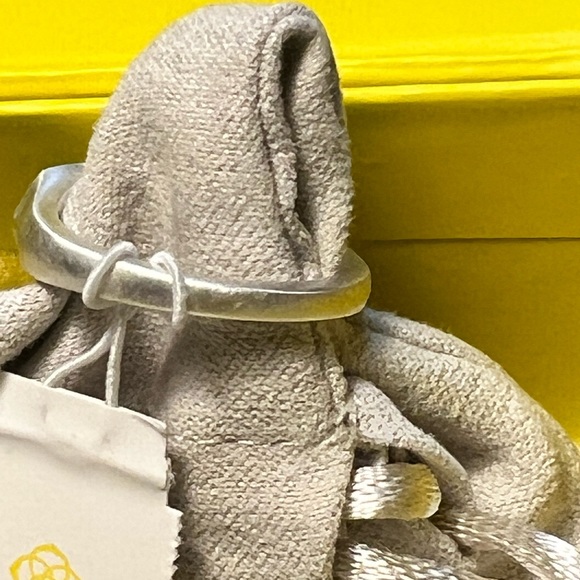 NWT Kendra Scott Mel Ring RARE Mint Opal & Silver Perfectly Beautiful Retired! - Picture 9 of 12